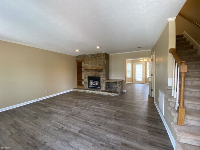 Building Photo - 2 br, 2.5 bath Townhome - 1317 Sun Way D