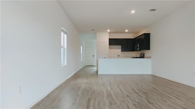 Foto del edificio - 7400 Tonka Ln