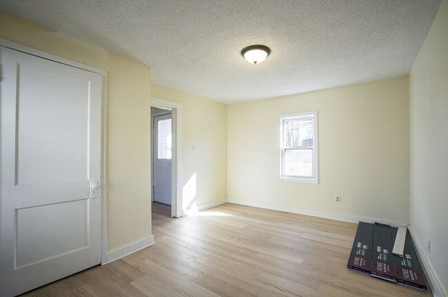 Building Photo - 8 Beaudoin Ct