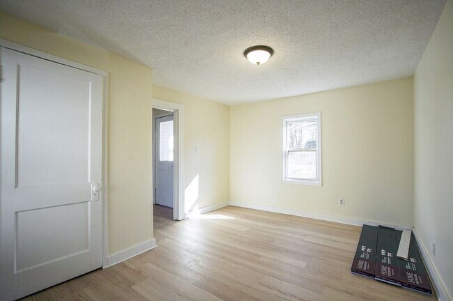 Foto del edificio - 8 Beaudoin Ct