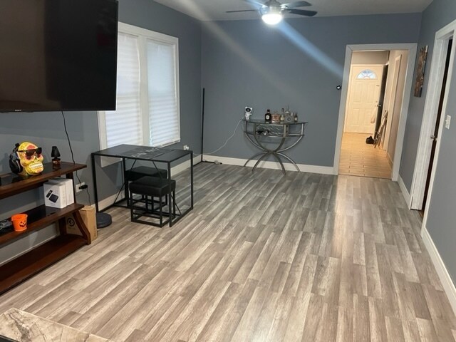 Foto del edificio - 2053 N LARAMIE Ave