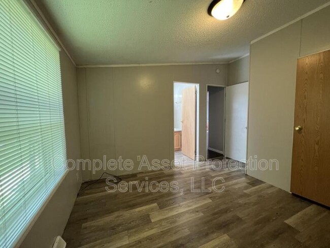 Foto del edificio - 2704 Springland Ave
