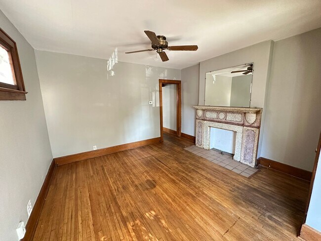 Foto del edificio - S Washington Ave 1041-1043 MLR