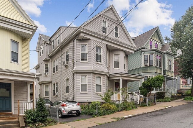 Foto del edificio - 24 Weld Hill St