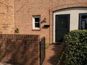Building Photo - 4682 Merrifield Pl