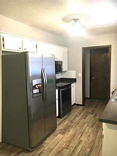 Building Photo - 2124 Whiteoak Cir