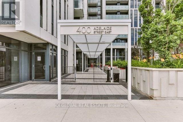 Building Photo - 400 Adelaide St E