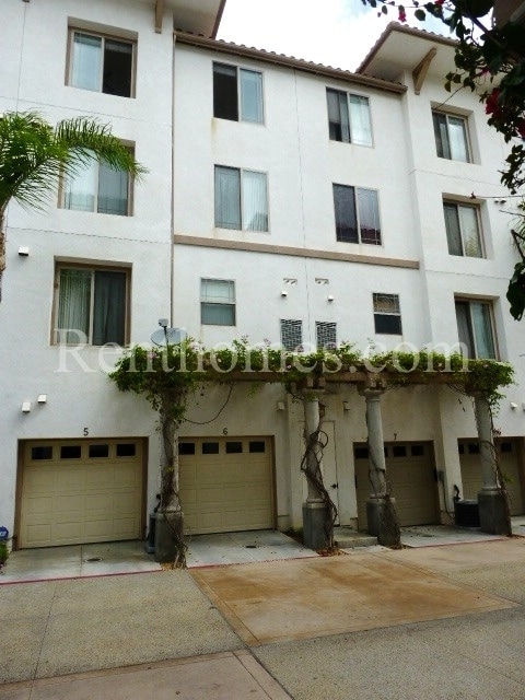 Building Photo - 8301 Rio San Diego Dr