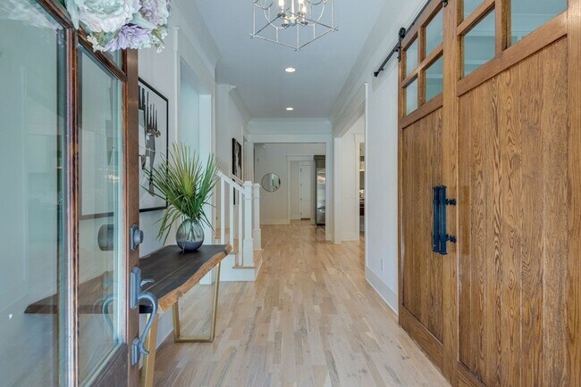 Foto del edificio - Dream home in the heart of Belle Meade, located on a private dead-end street!