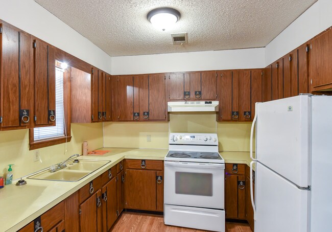 Building Photo - 705 Varner Dr