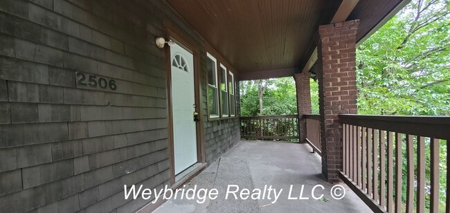 Building Photo - Nice 2 Bedroom 1.5 Bath Single Family Home...