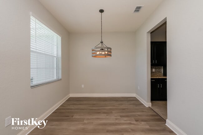 Building Photo - 5812 Valentino Way