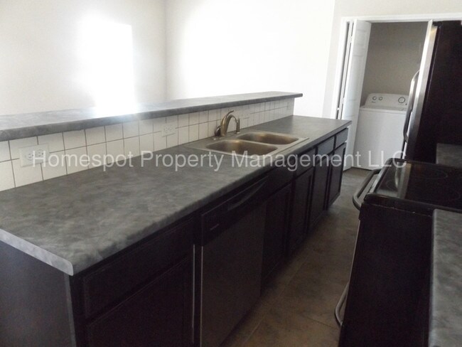 Foto del edificio - 900 E 3rd St