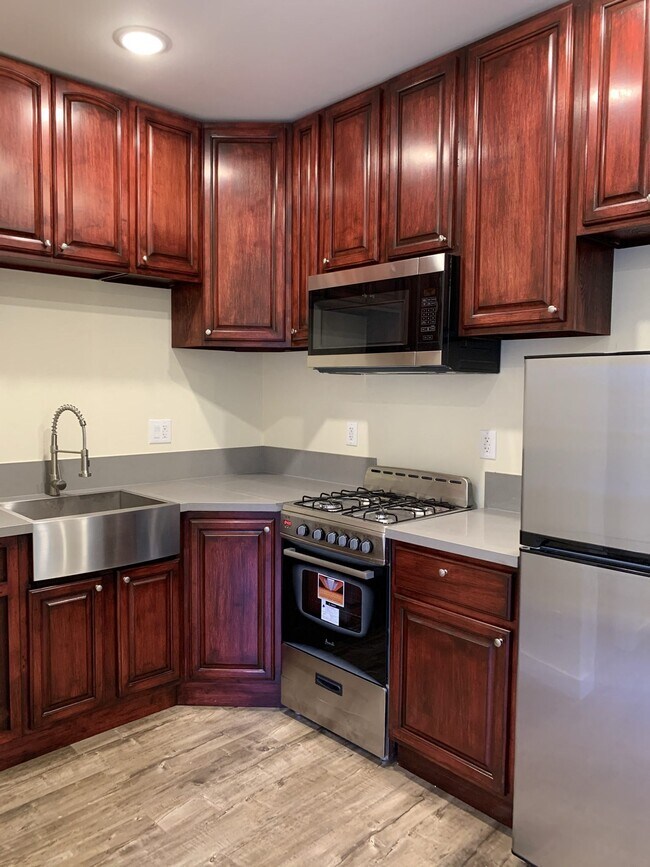 Foto del edificio - 908 W 74th St