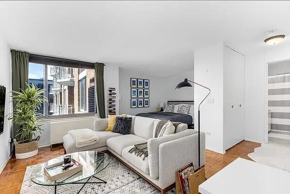 Foto del edificio - 2 S End Ave