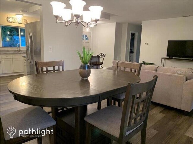 Foto del edificio - 12074 Croft Drive South