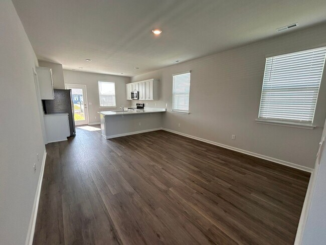 Foto del edificio - SPECIAL- 1 month free!! Brand new home wit...