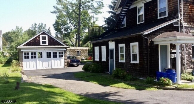 Building Photo - 314 Cornelia St