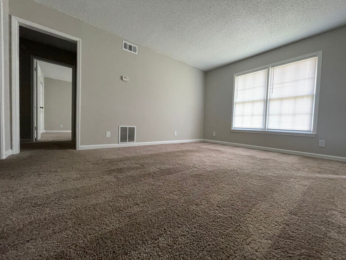 493 Stone Mountain St Unit R4, Lawrenceville, GA 30046 Room for Rent