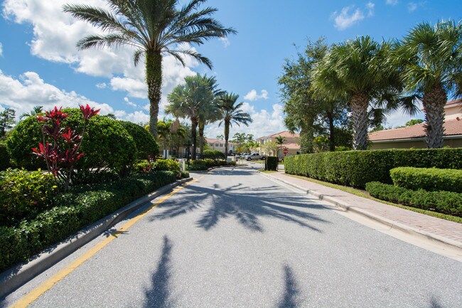 Building Photo - 255 SW Walking Path  Stuart Fl 34997
