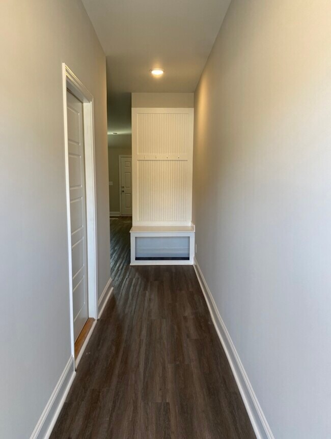 Building Photo - 1020 Glenkirk Dr
