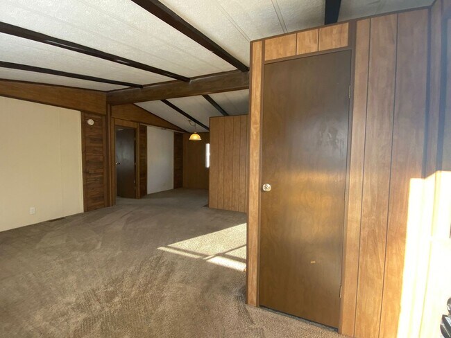 Building Photo - 3 Bed 2 Bath Manufactured Home in Des Moin...