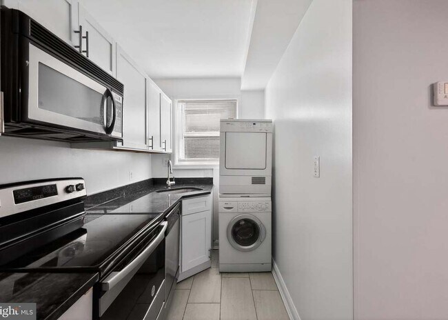 Foto del edificio - 3065 Patrick Henry Dr