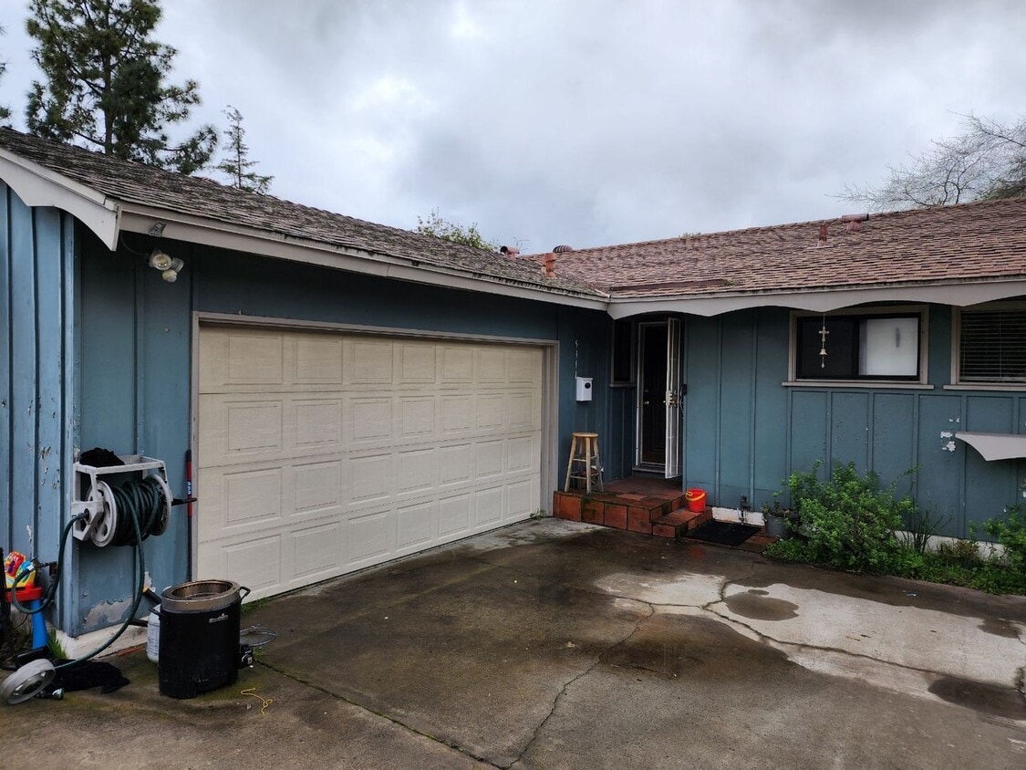 Primary Photo - 3BD/2BD House with Spacious Backyard in La...