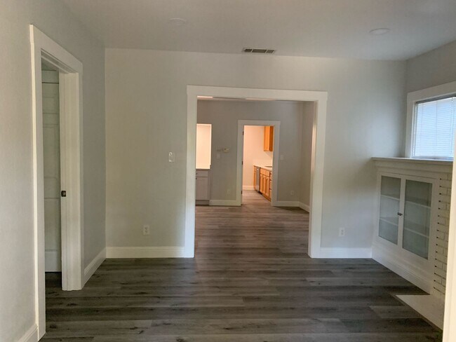 Foto del edificio - SINGLE FAMILY HOME READY FOR MOVE IN!!! LO...