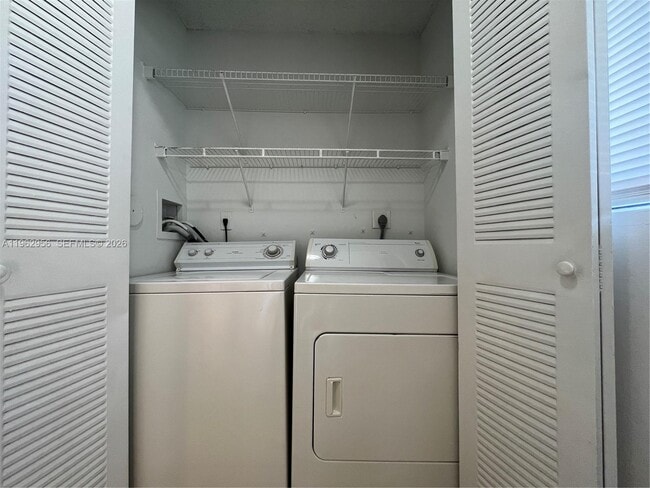 Foto del edificio - 407 Palm Cir E