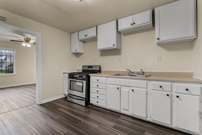 Foto del edificio - 820 Pecan Ave