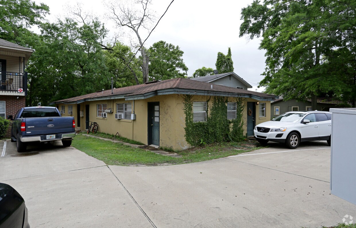 Building Photo - 823 W Saint Augustine St