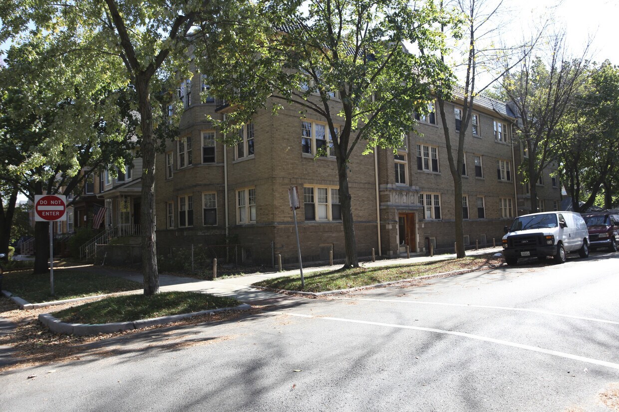 Foto del edificio - 3715-3721 N Leavitt St