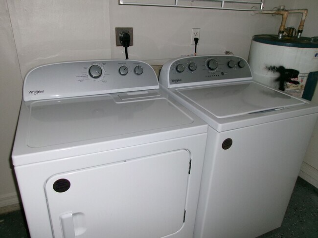 Foto del edificio - Reduced! Avail Now-Lehigh Acres Duplex