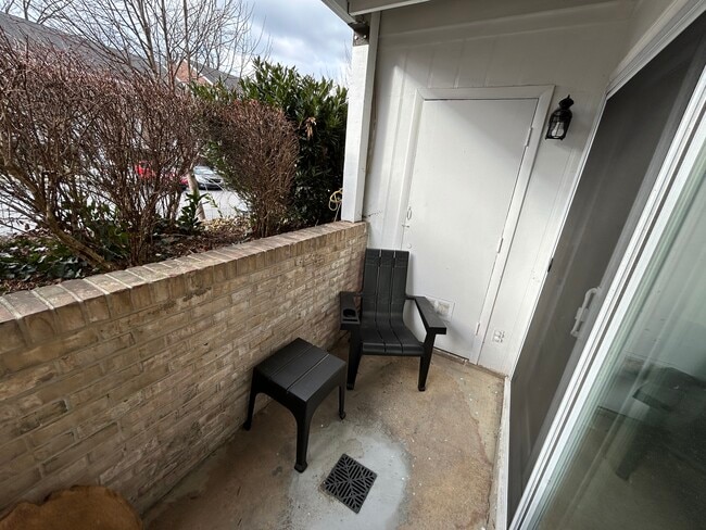 Building Photo - 339 Homeland Southway