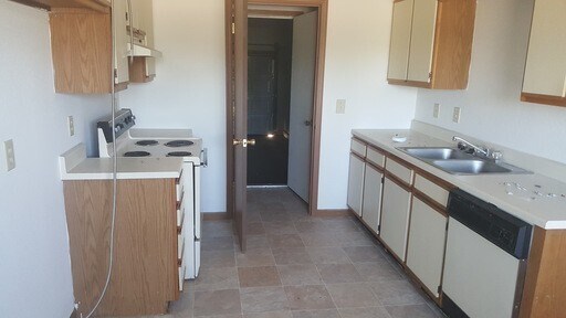 Foto del edificio - 3 Bed 2.5 Bath 2 Car Garage Split Duplex- ...
