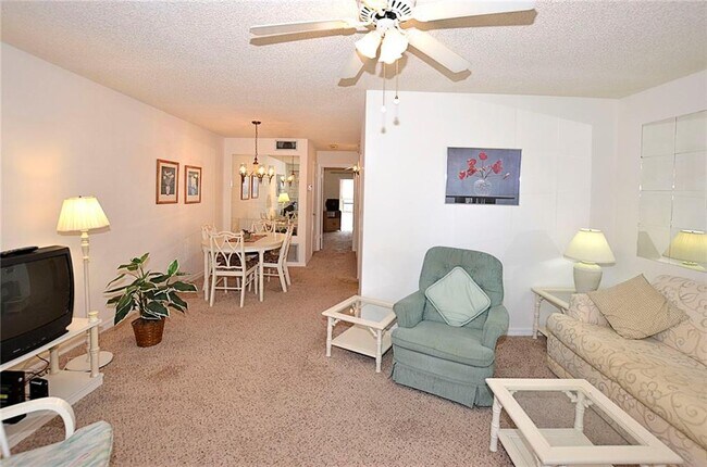 Foto del edificio - 48 Woodland Dr