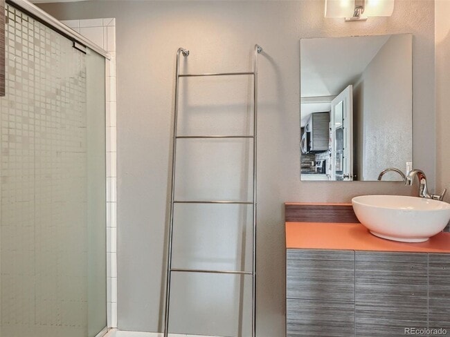 Building Photo - "Charming Studio Duplex Retreat in Englewood – Cozy 1 Bed, 1 Bath Gem!"