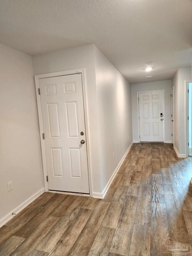 Foto del edificio - 5621 Guinevere Ln