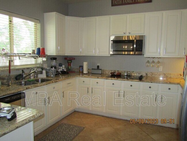 Foto del edificio - 1350 W 13th St