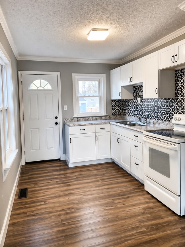 Foto del edificio - Updated 2BR Home with Finished Basement and 2-Car Garage