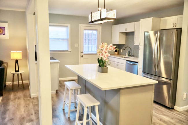 Building Photo - 618 Troy St