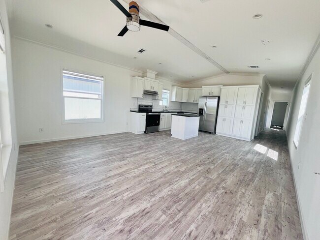 Kitchen & Living - 2969 Chamber Pky