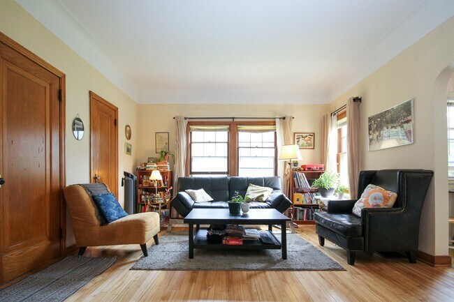 Foto del edificio - 4011 Quail Ave N