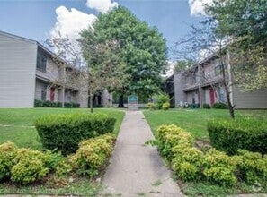 Building Photo - 2628 E Kantz Dr
