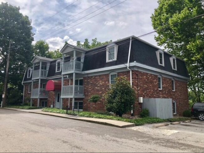 Building Photo - 220 Pearson St
