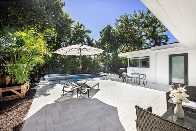 Foto del edificio - 1860 SW 13th St