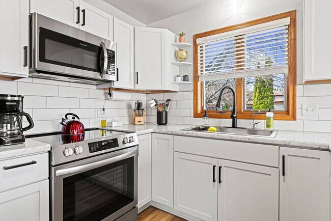 Building Photo - 1771 Alexandra Ct