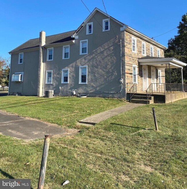 Building Photo - 100 Parsons Ln