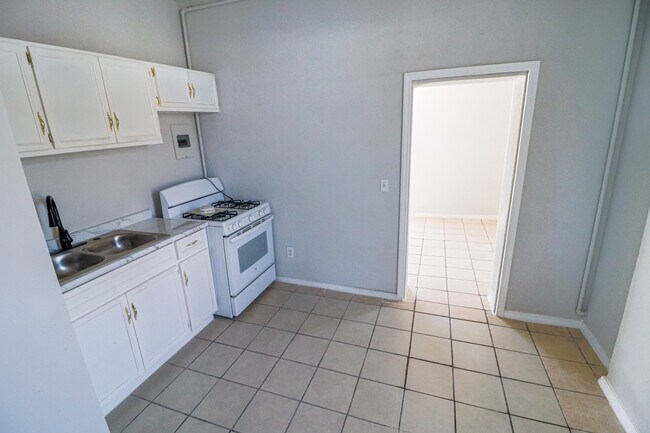 Building Photo - 1026 Myrtle Ave